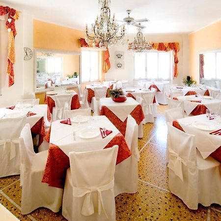 Hotel Gabbiano Аласио Екстериор снимка