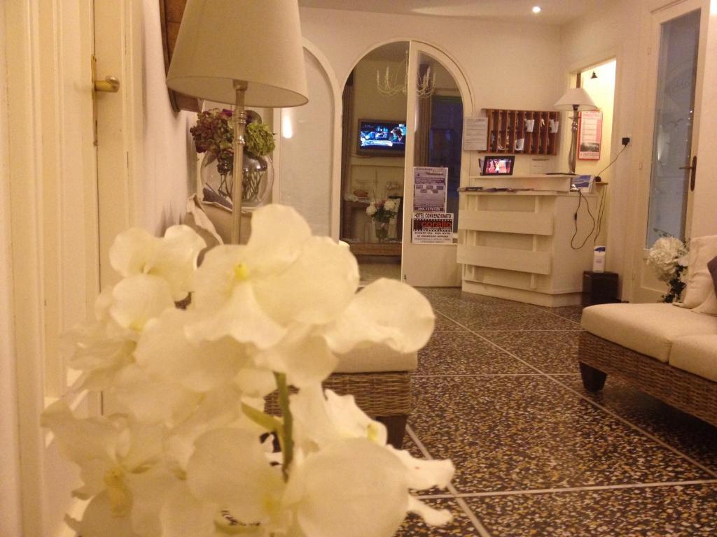 Hotel Gabbiano Аласио Екстериор снимка
