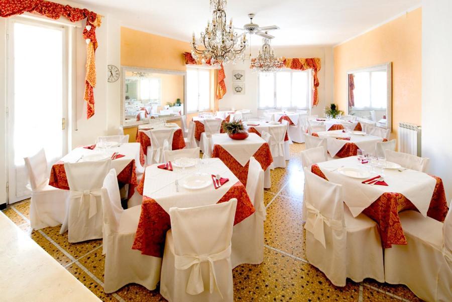 Hotel Gabbiano Аласио Екстериор снимка