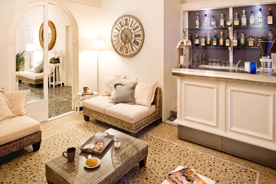Hotel Gabbiano Аласио Екстериор снимка