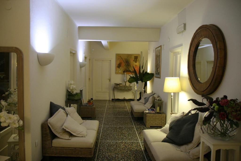 Hotel Gabbiano Аласио Екстериор снимка