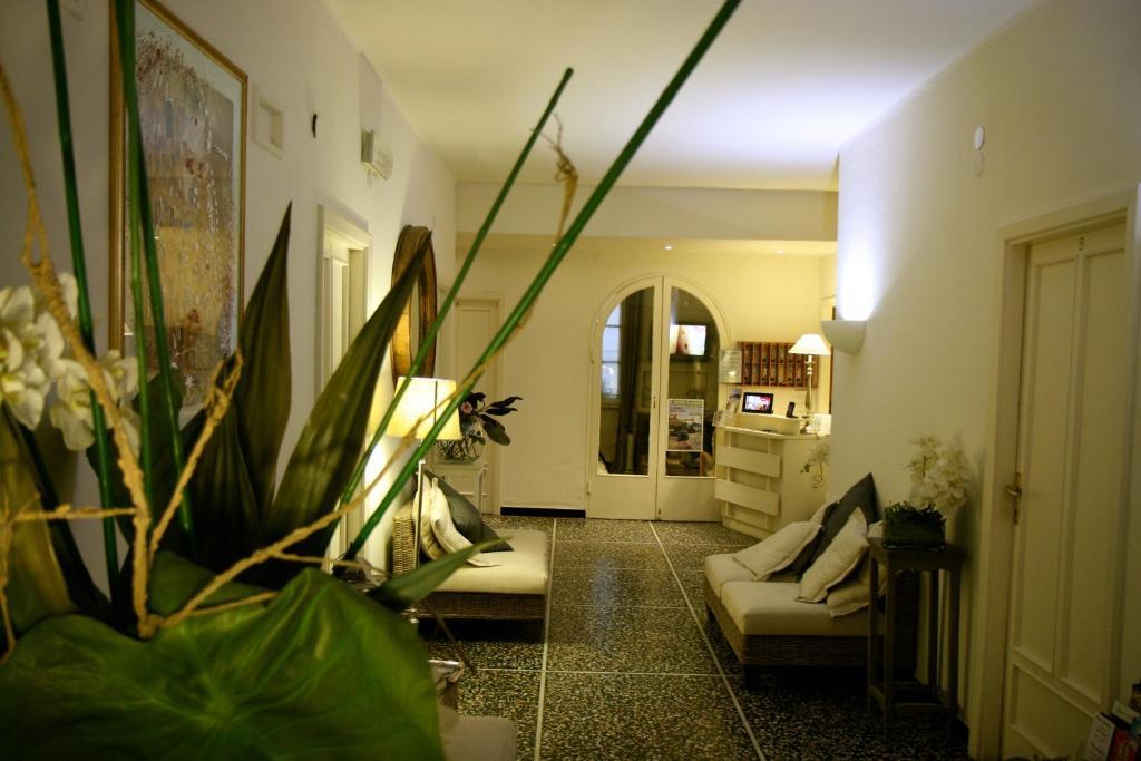 Hotel Gabbiano Аласио Екстериор снимка