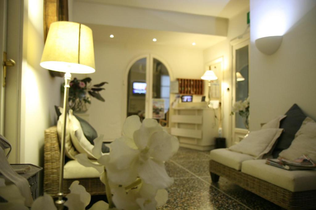 Hotel Gabbiano Аласио Екстериор снимка