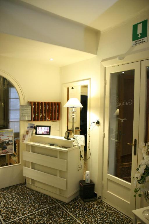 Hotel Gabbiano Аласио Екстериор снимка