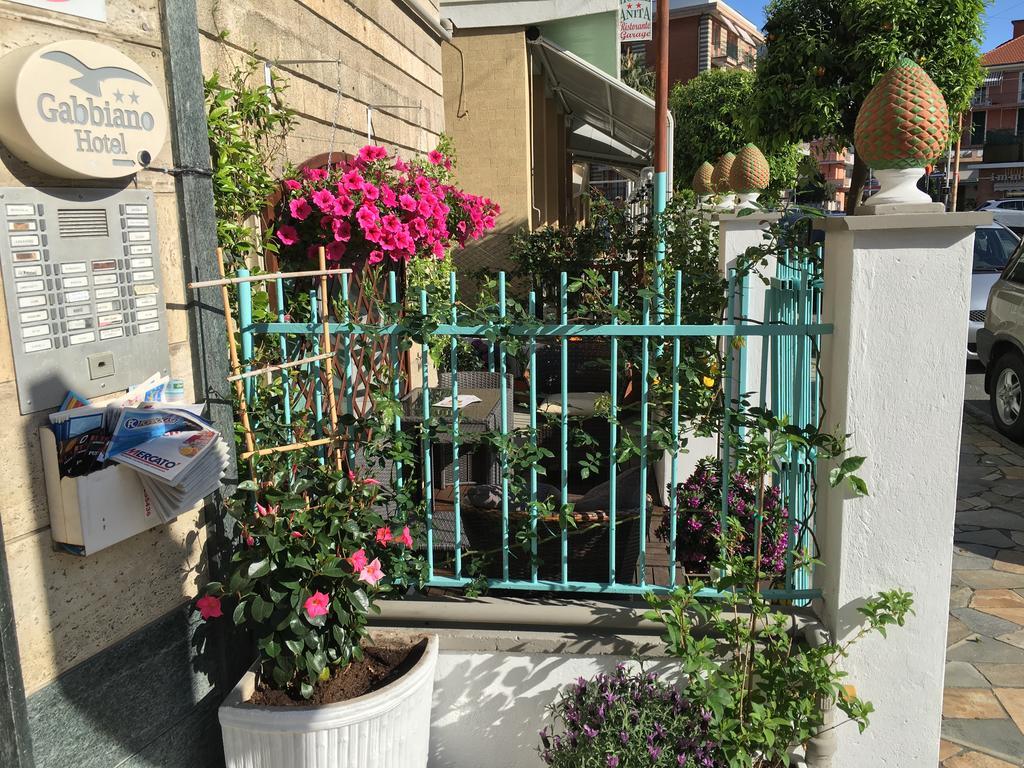 Hotel Gabbiano Аласио Екстериор снимка
