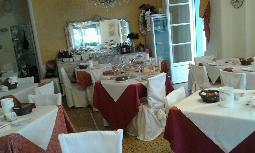 Hotel Gabbiano Аласио Екстериор снимка