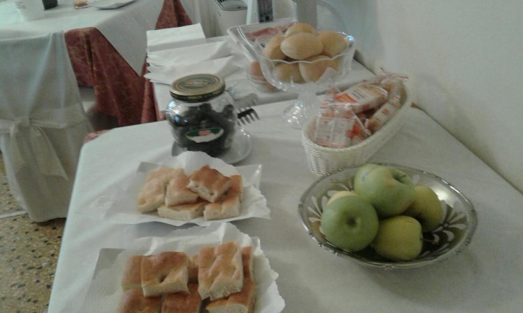 Hotel Gabbiano Аласио Екстериор снимка